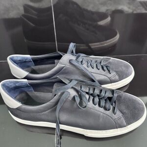 Vince navy mens leather and suede sneaker worn once